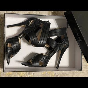 Boutique 9 Btdomeka black size 7M sandal